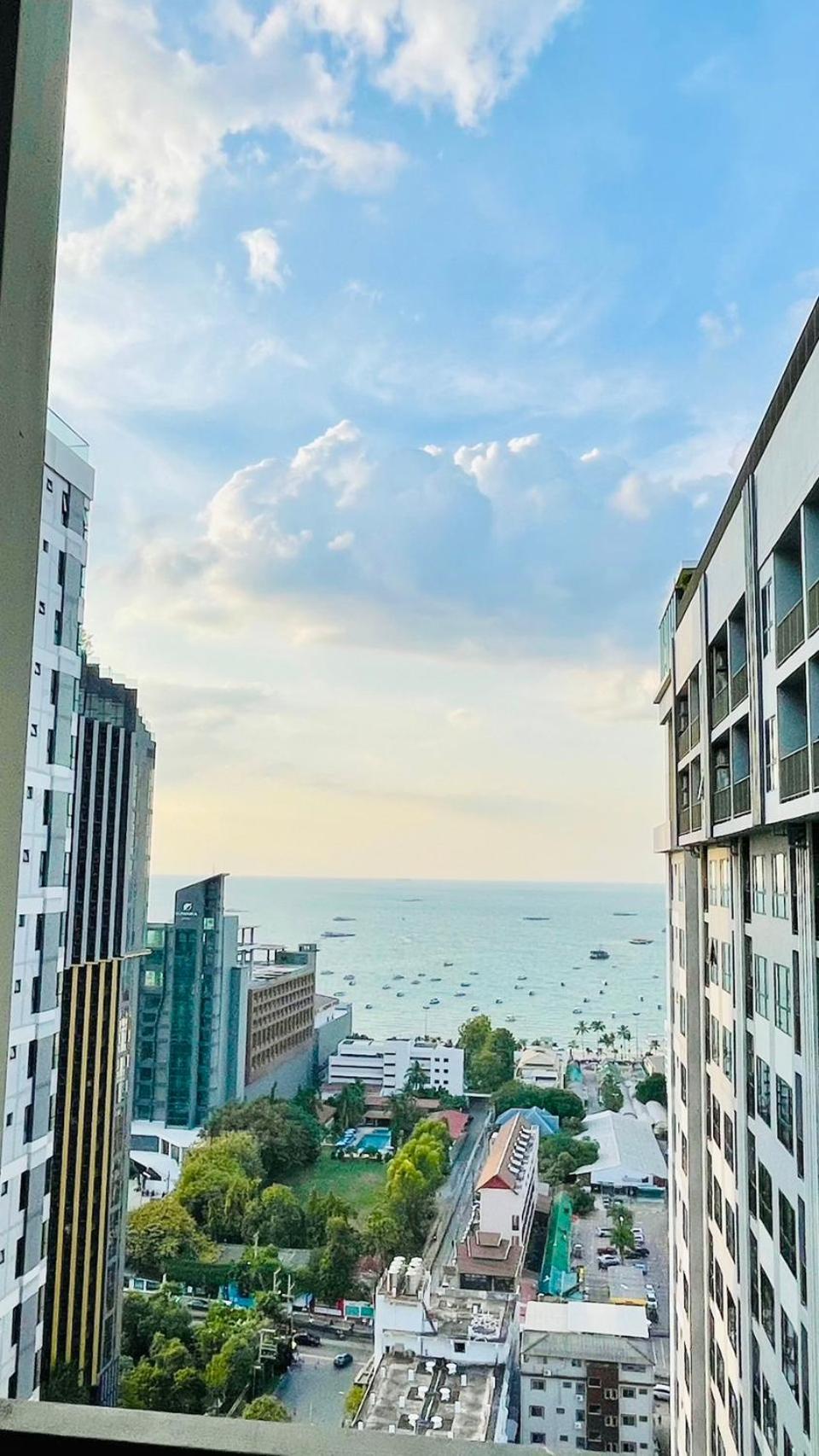 The Base Central Pattaya 2 Bed 2 Bath By Numam Exterior foto