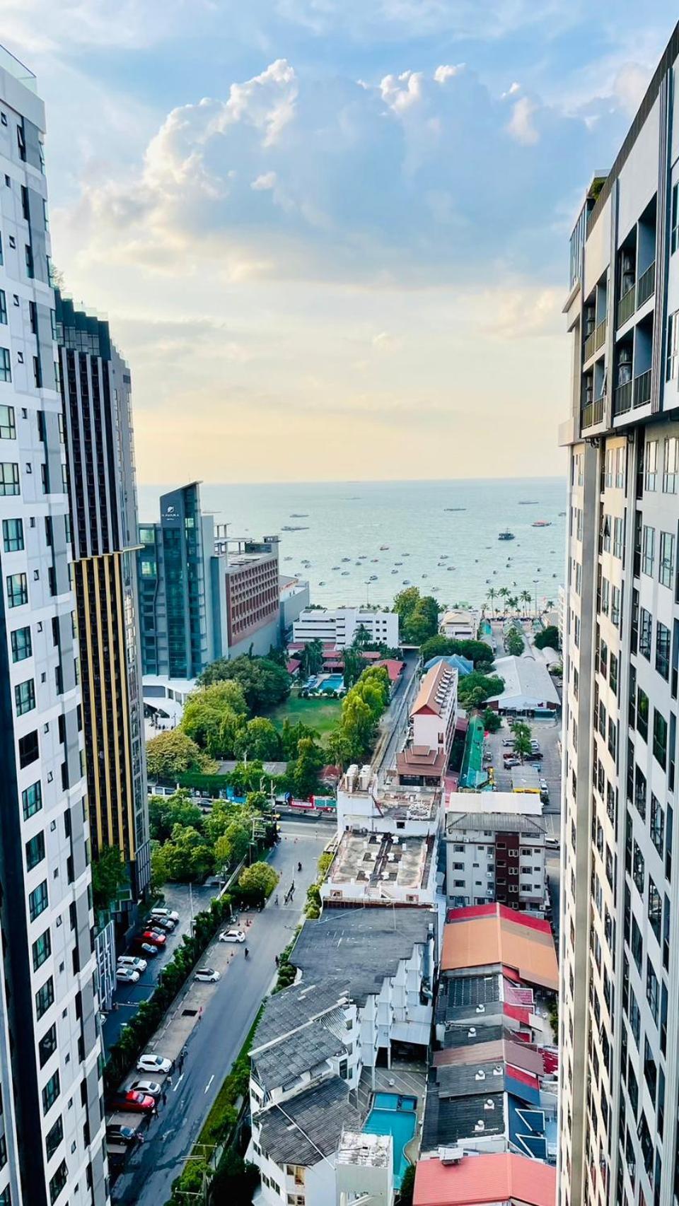The Base Central Pattaya 2 Bed 2 Bath By Numam Exterior foto